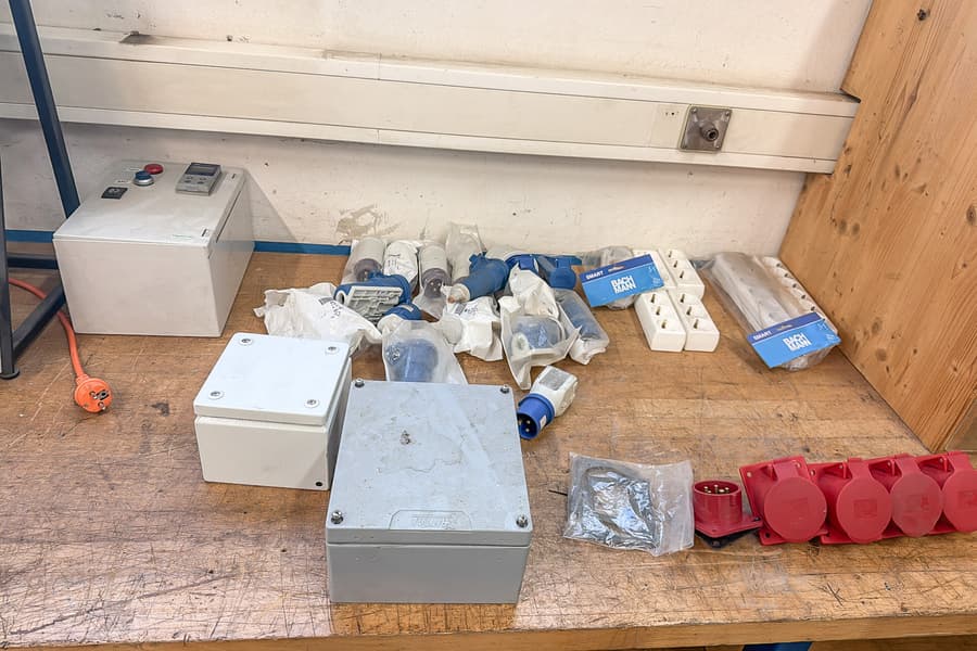 Posten Elektroinstallationsmaterial